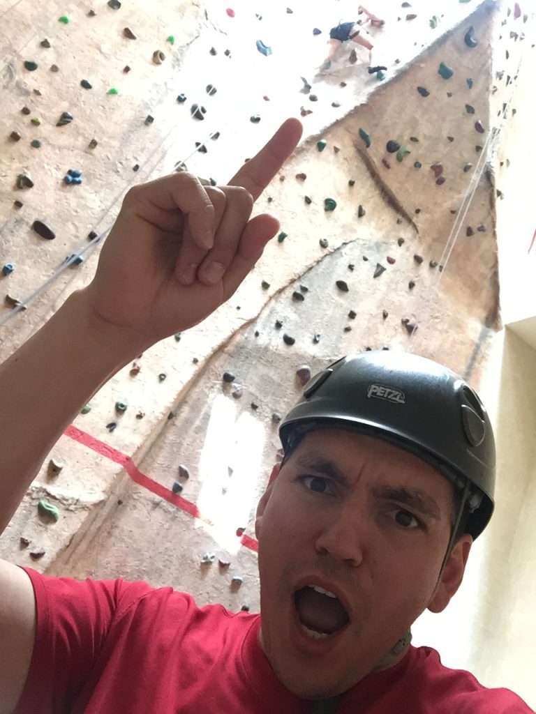 jonathan-pointing-sarah-rockclimbing